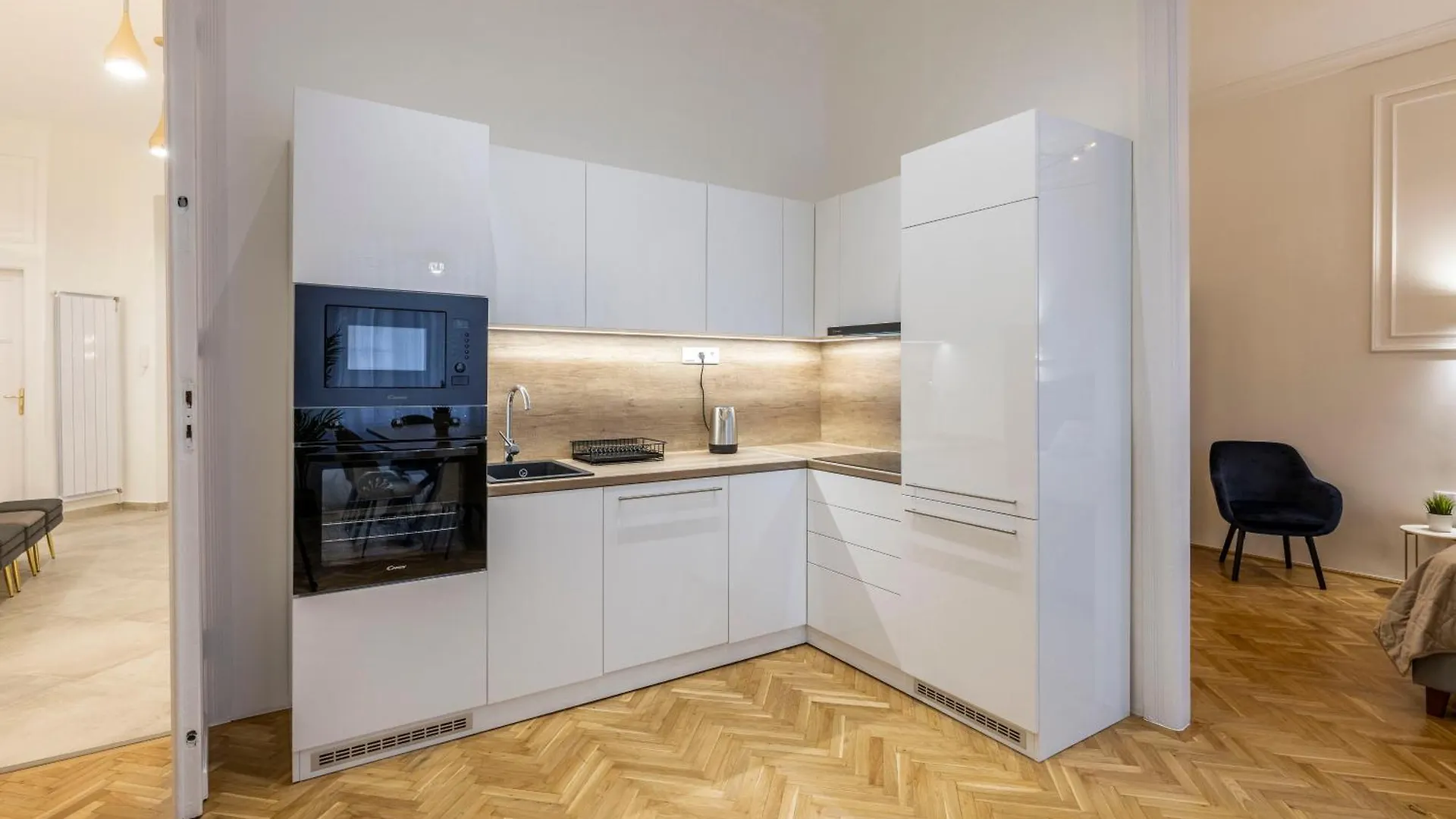 Apartment Luxurious Central 4Bedrm 3Bathrm Residence W/ Balcony Budapest Hungary