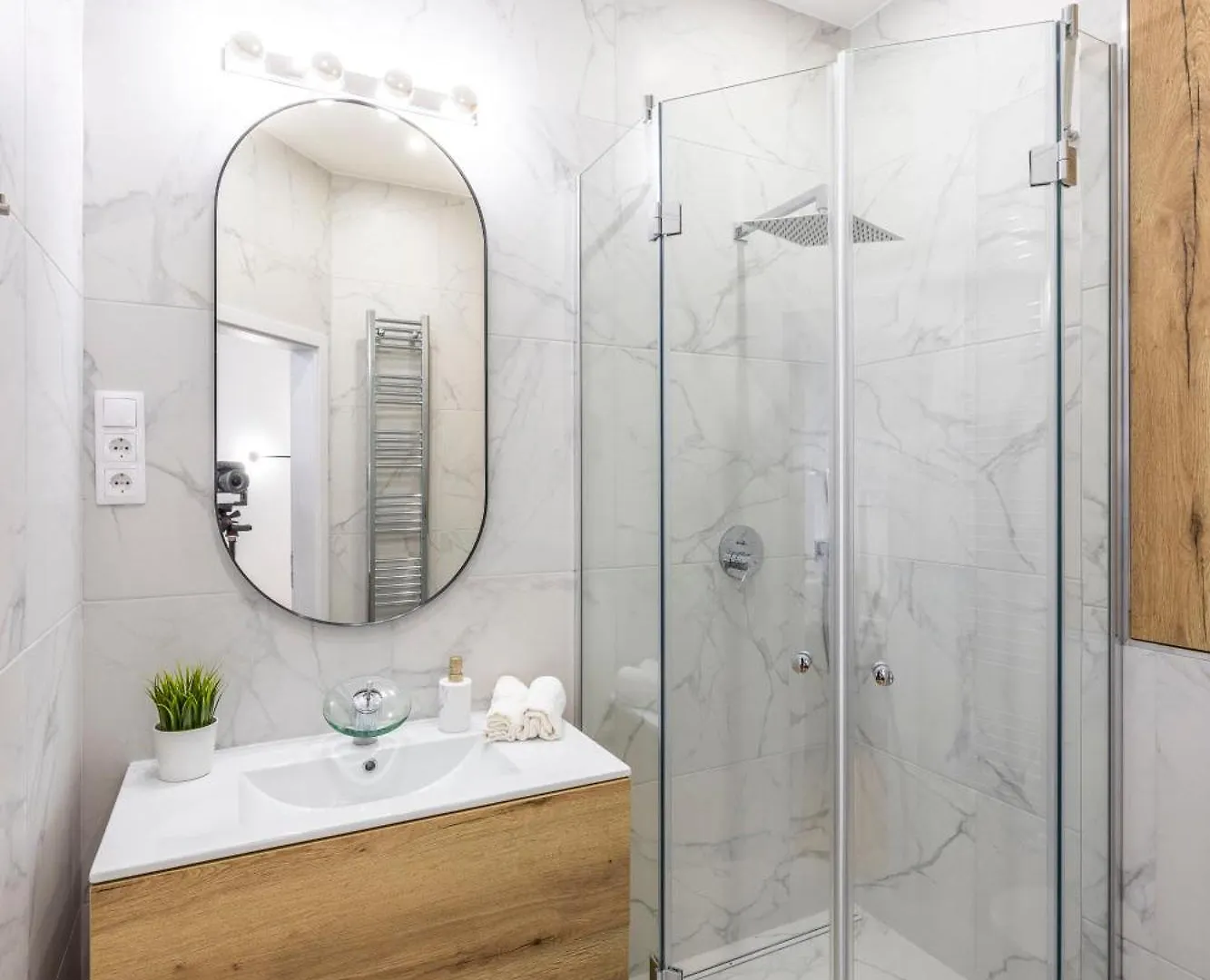 Luxurious Central 4Bedrm 3Bathrm Residence W/ Balcony Budapest 0*,