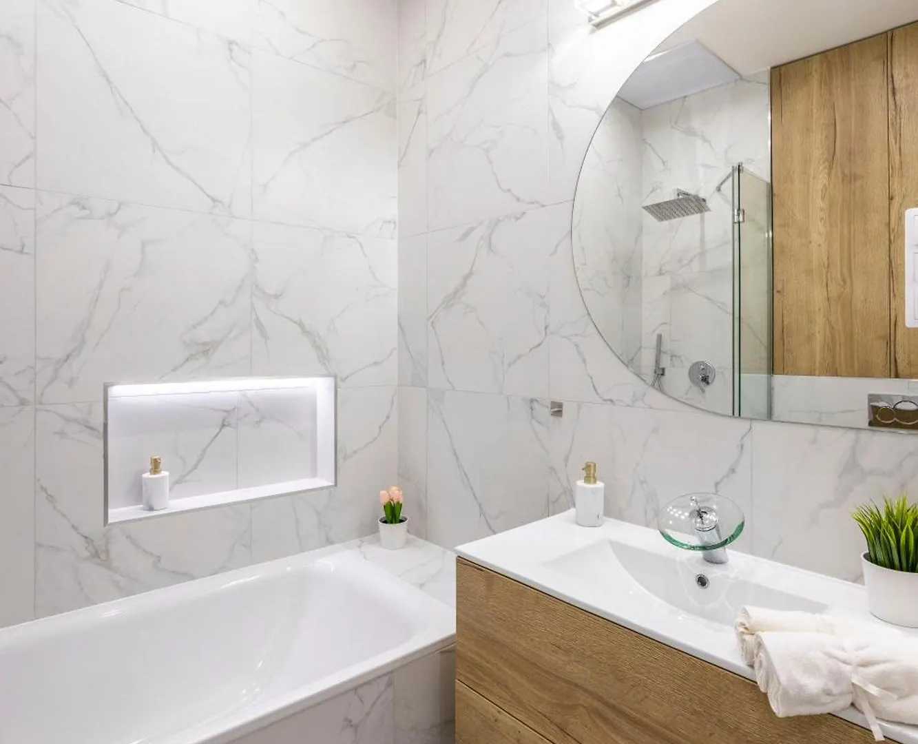 Apartment Luxurious Central 4Bedrm 3Bathrm Residence W/ Balcony Budapest Hungary