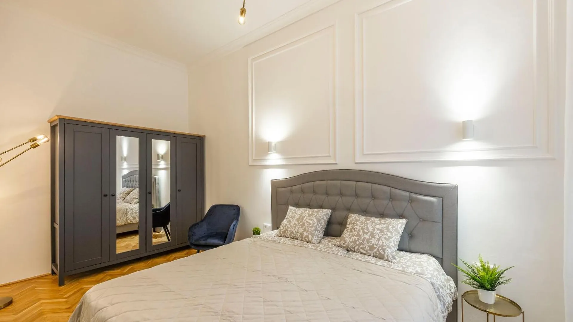 Luxurious Central 4Bedrm 3Bathrm Residence W/ Balcony Budapest Hungary