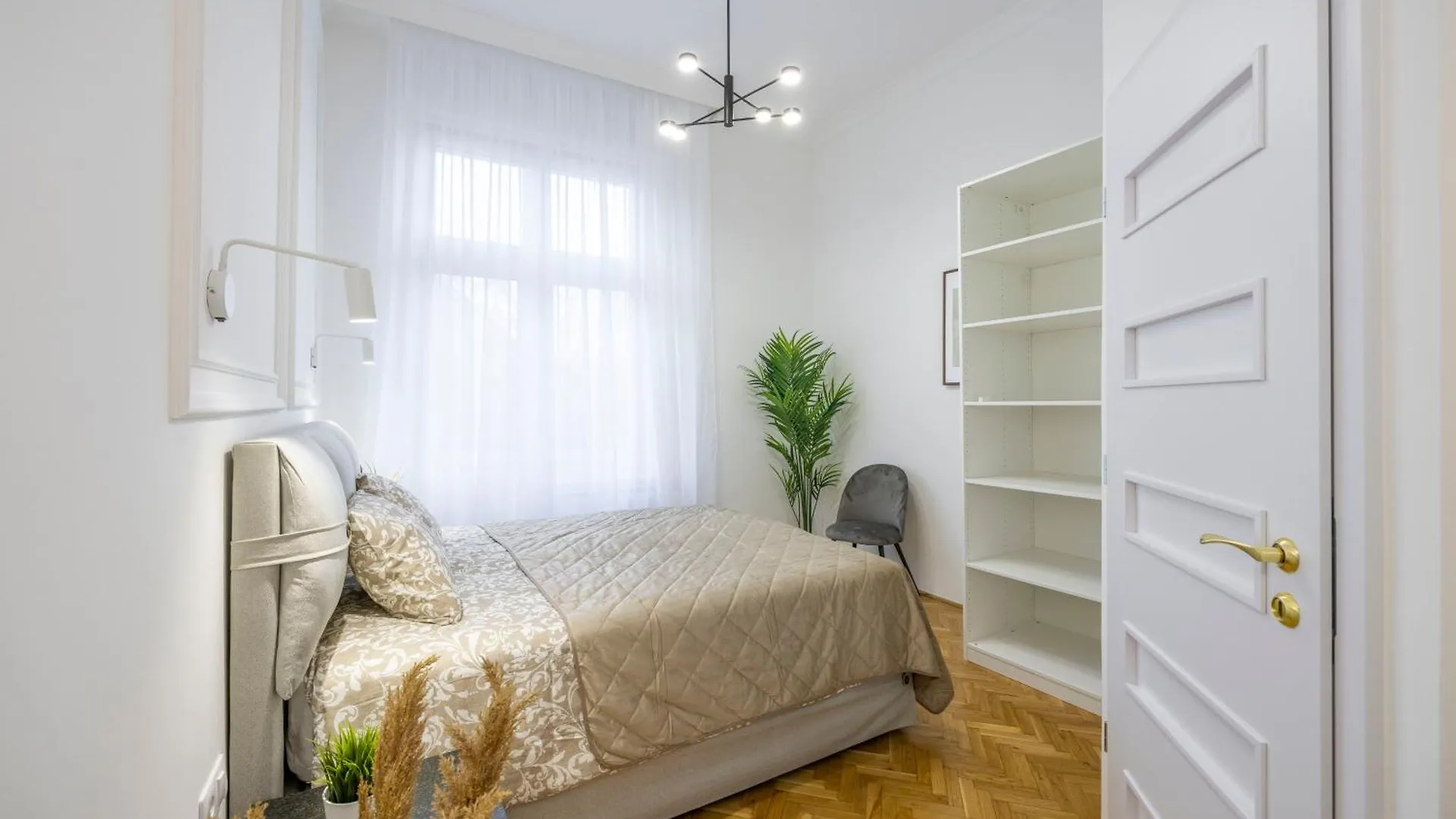 Apartment Luxurious Central 4Bedrm 3Bathrm Residence W/ Balcony Budapest Hungary