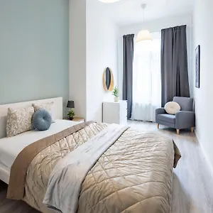 Super Cozy Next To The Eye Apartment