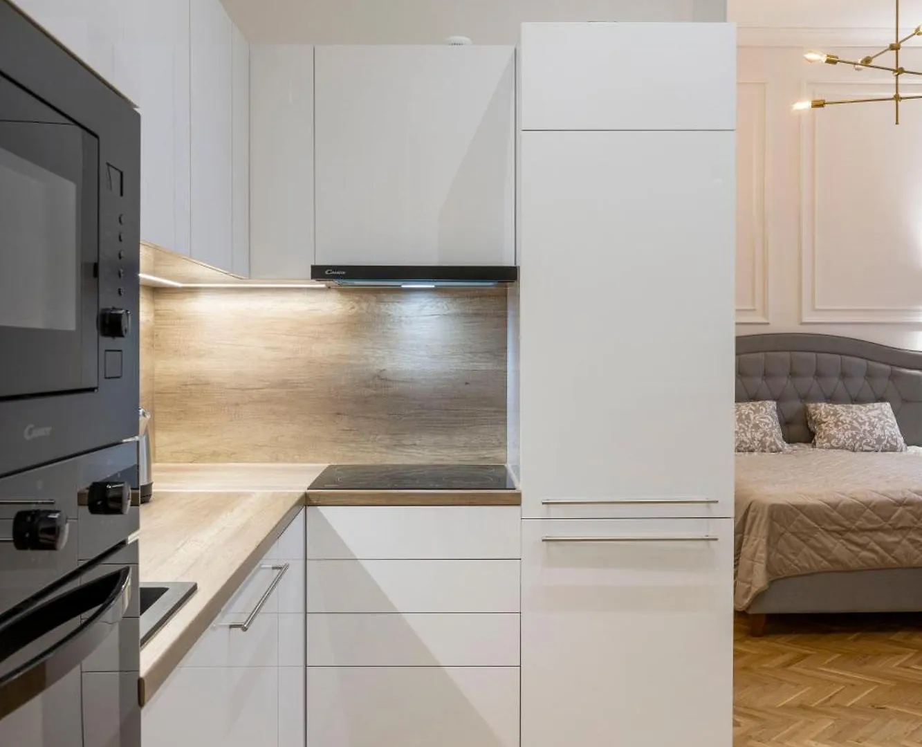 Luxurious Central 4Bedrm 3Bathrm Residence W/ Balcony Budapest Apartment