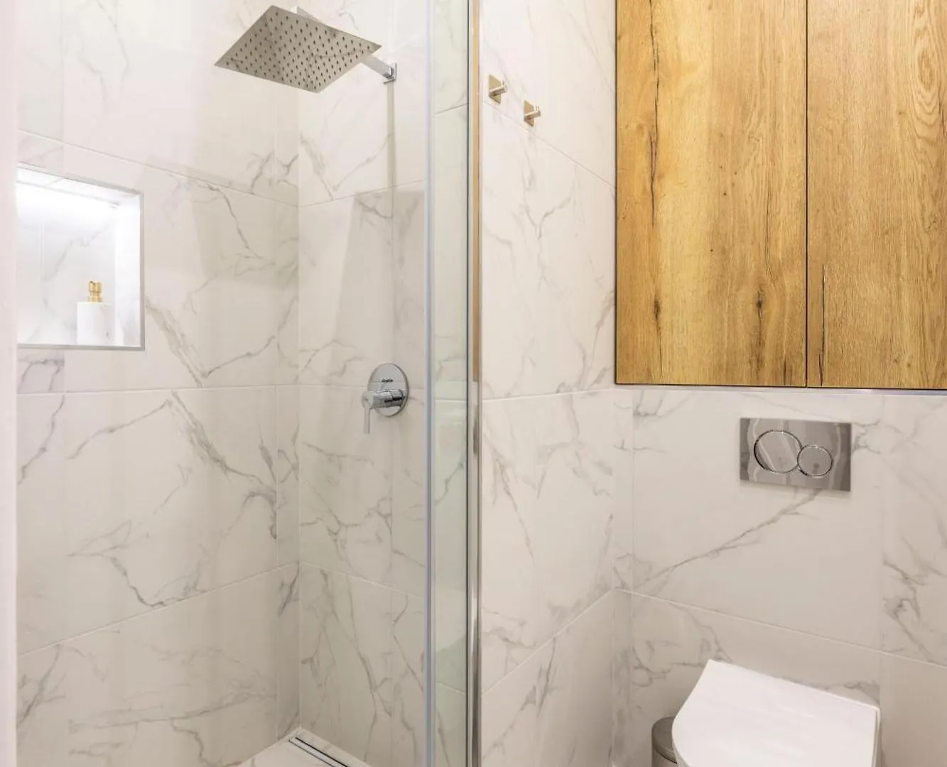 Luxurious Central 4Bedrm 3Bathrm Residence W/ Balcony Budapest Hungary
